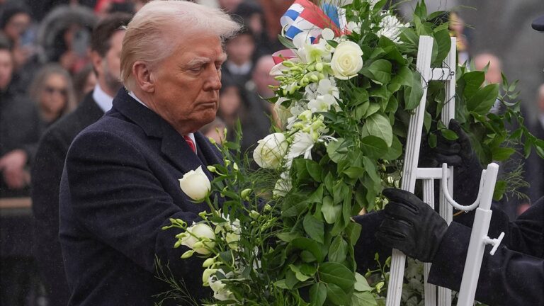 trump wreath