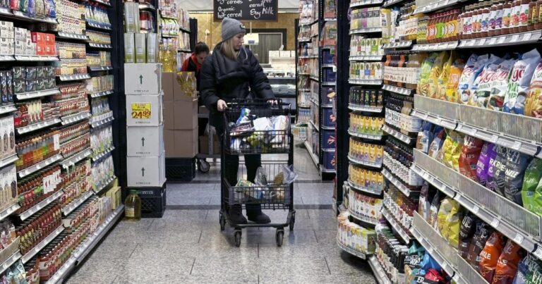 urlhttps3A2F2Fcalifornia times brightspot.s3.amazonaws.com2F442Fc02F4ee142f84e0aa5d9405a203974a12Finflation food shopping 39788