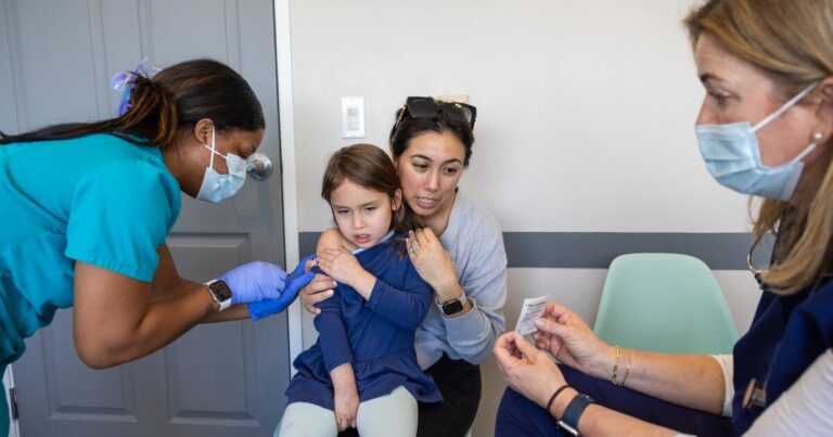 urlhttps3A2F2Fcalifornia times brightspot.s3.amazonaws.com2F962F6e2F98bafbfc49d499c760df5e86c9ed2F1499776 me pediatricians vaccine dilemma 05 ajs
